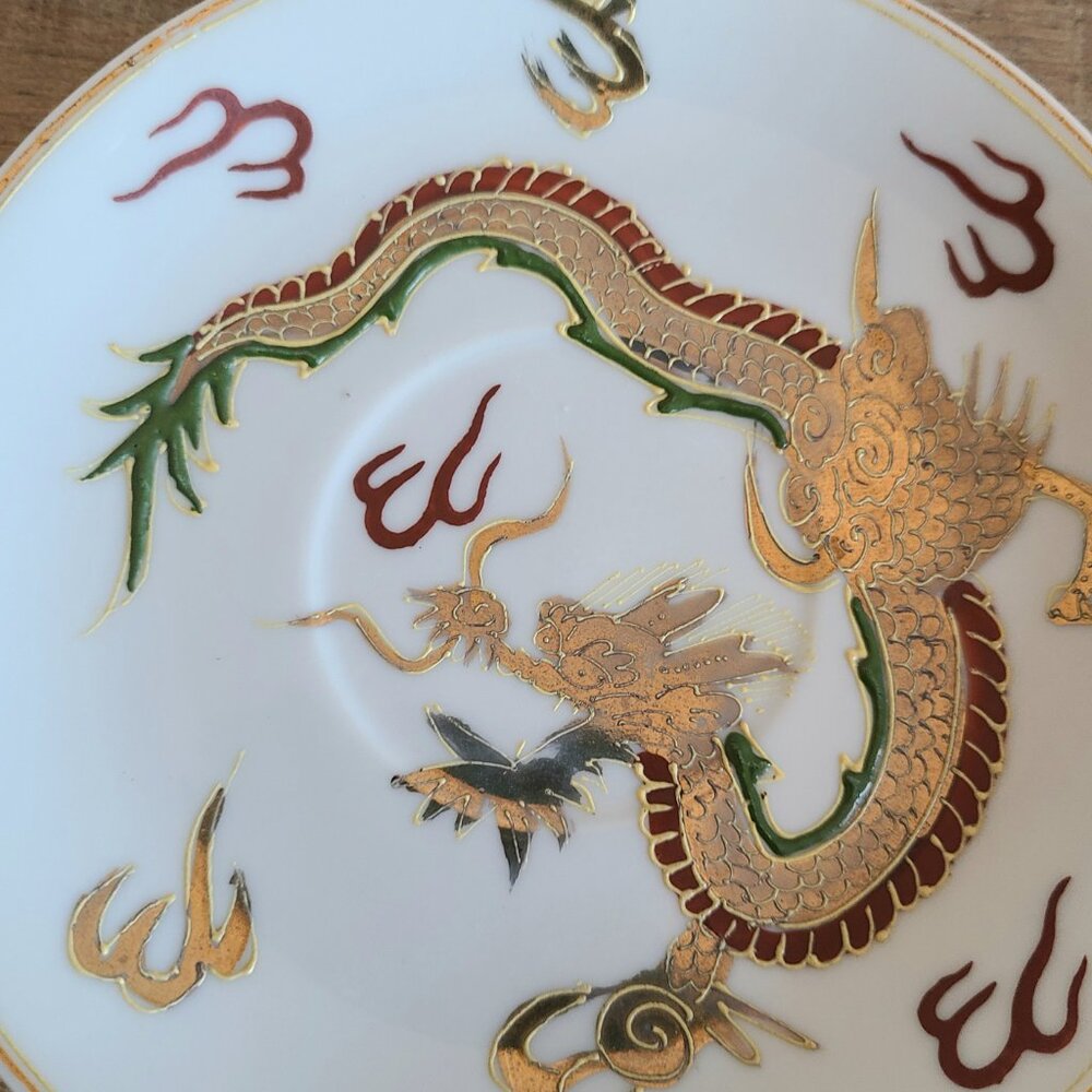 Set of 2 1940s Dragonware Kutani porcelain saucers with dragons design. - Picture 3 of 6